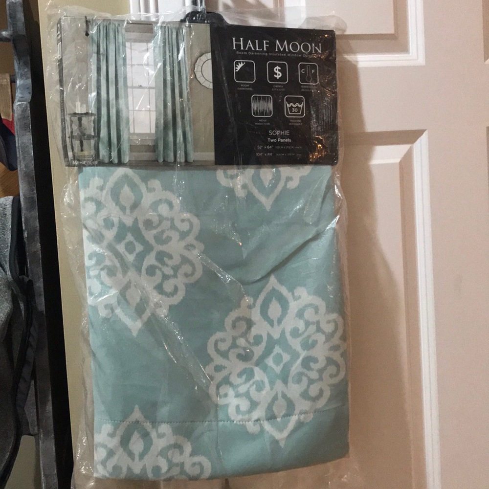 Room darkening insulated window curtains